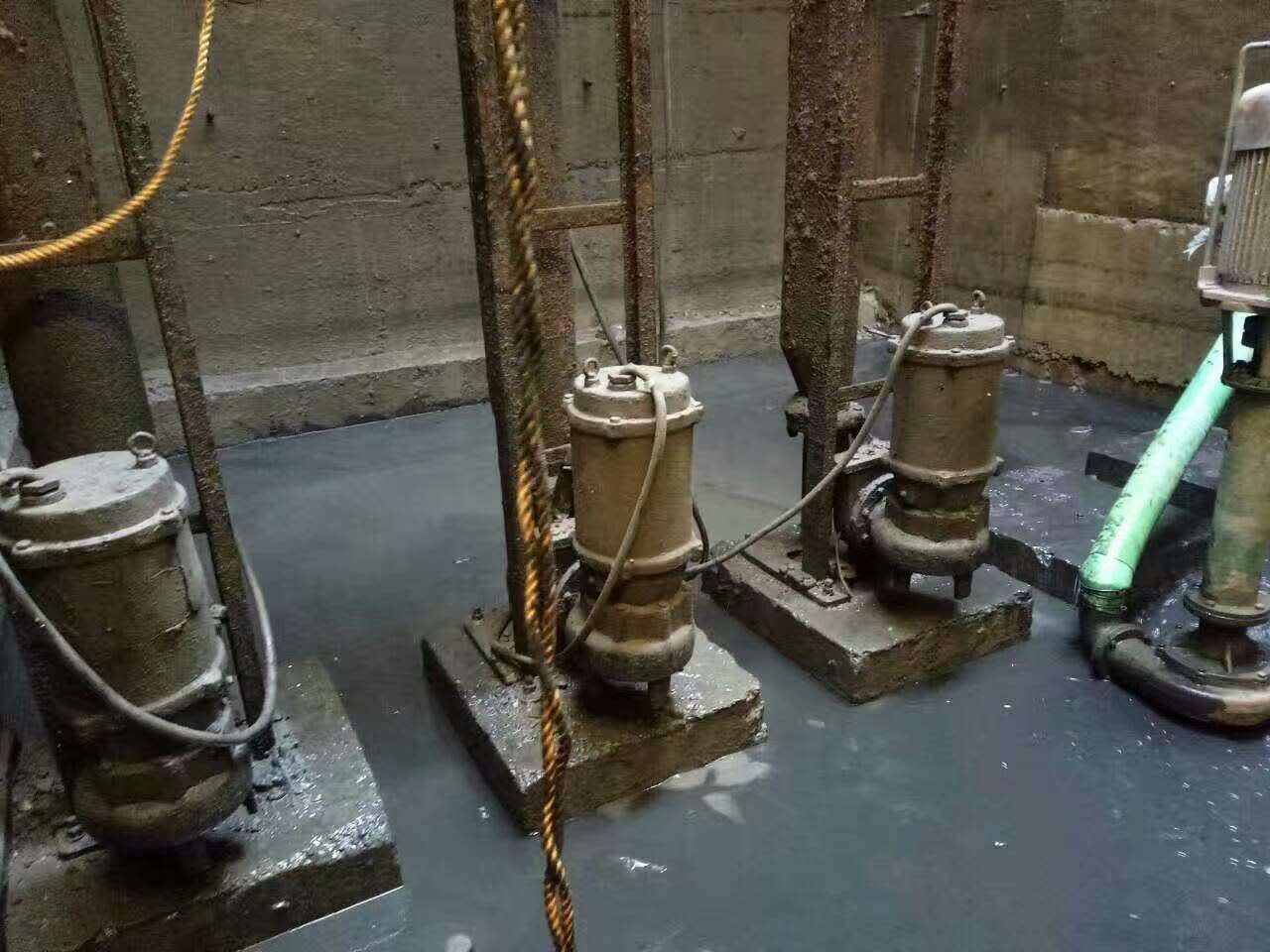 大邑污水池清理