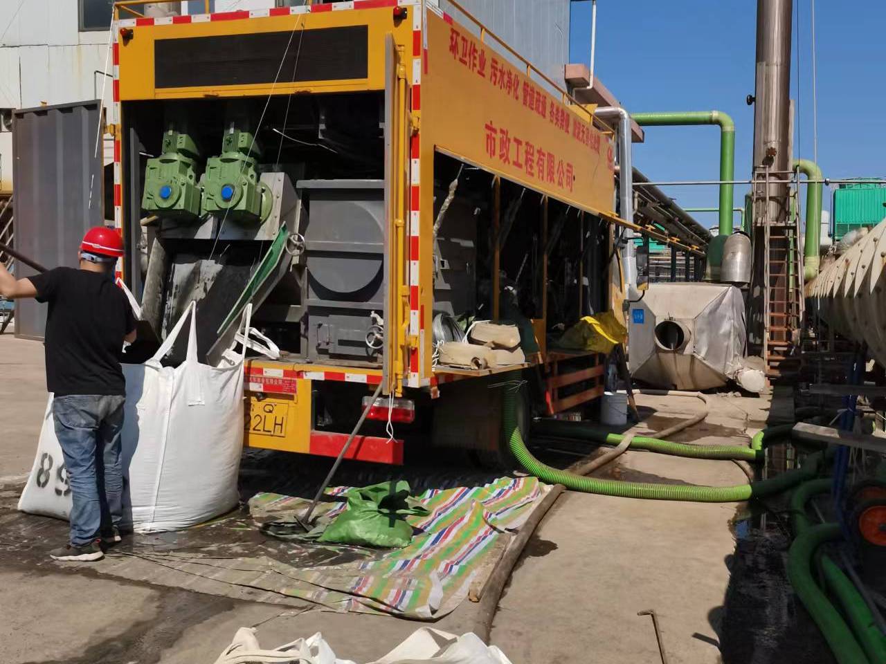 大邑淤泥压干处理